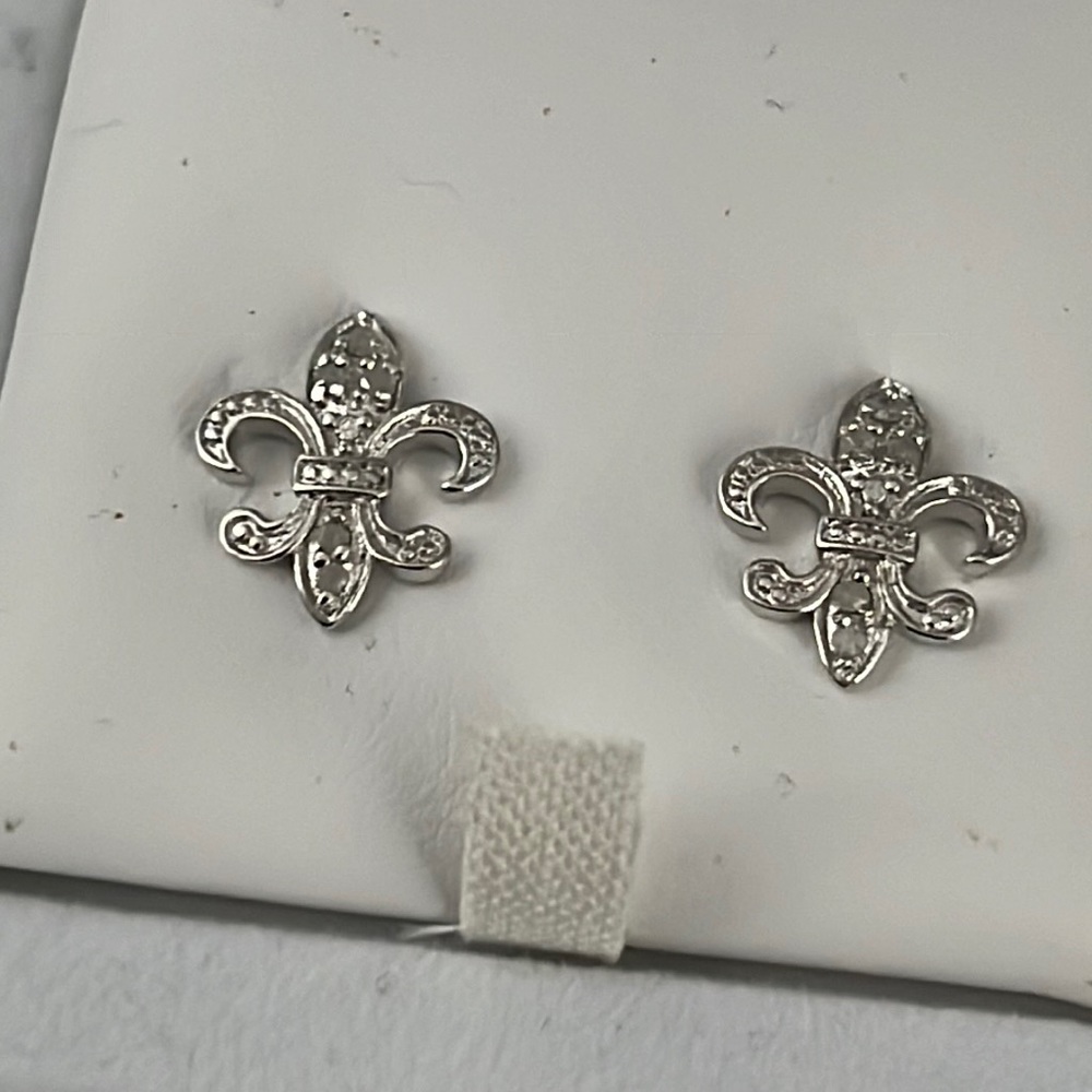 Brand New in box Sterling Silver Fleur de Lis post earrings